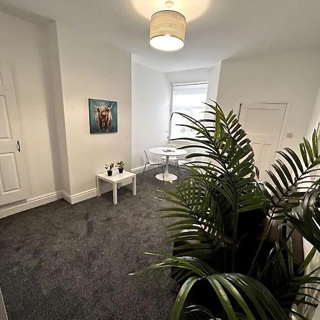 Bright Home From Home Stoke-on-Trent Eksteriør bilde