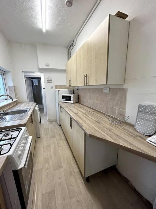 Bright Home From Home Stoke-on-Trent Eksteriør bilde