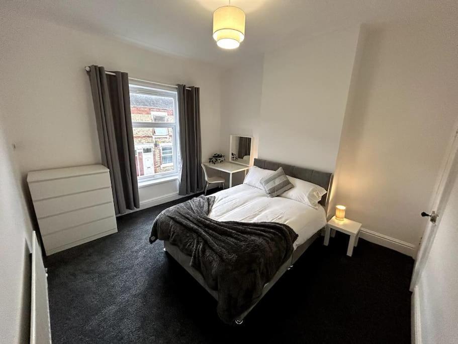 Bright Home From Home Stoke-on-Trent Eksteriør bilde