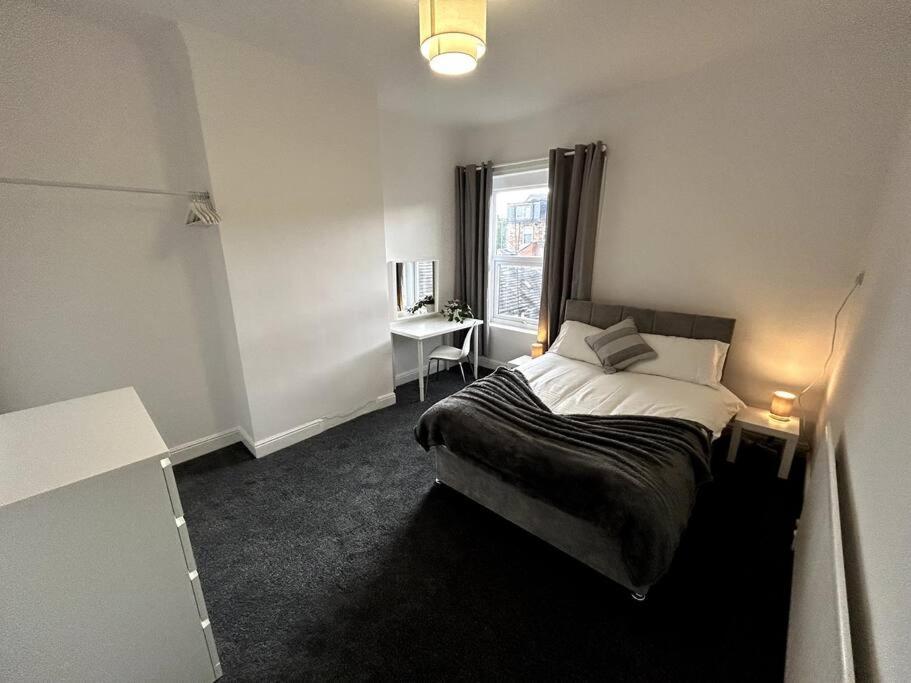 Bright Home From Home Stoke-on-Trent Eksteriør bilde