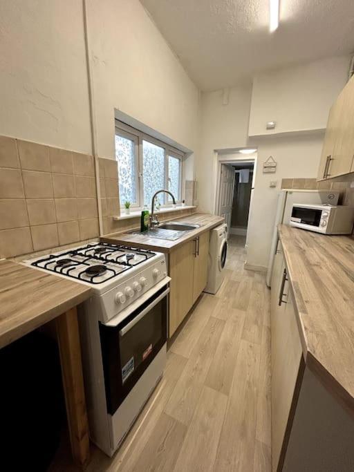 Bright Home From Home Stoke-on-Trent Eksteriør bilde